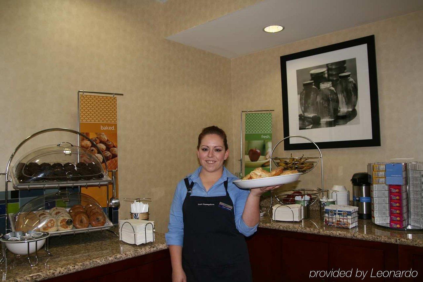 Hampton Inn & Suites Ridgecrest Restaurant photo