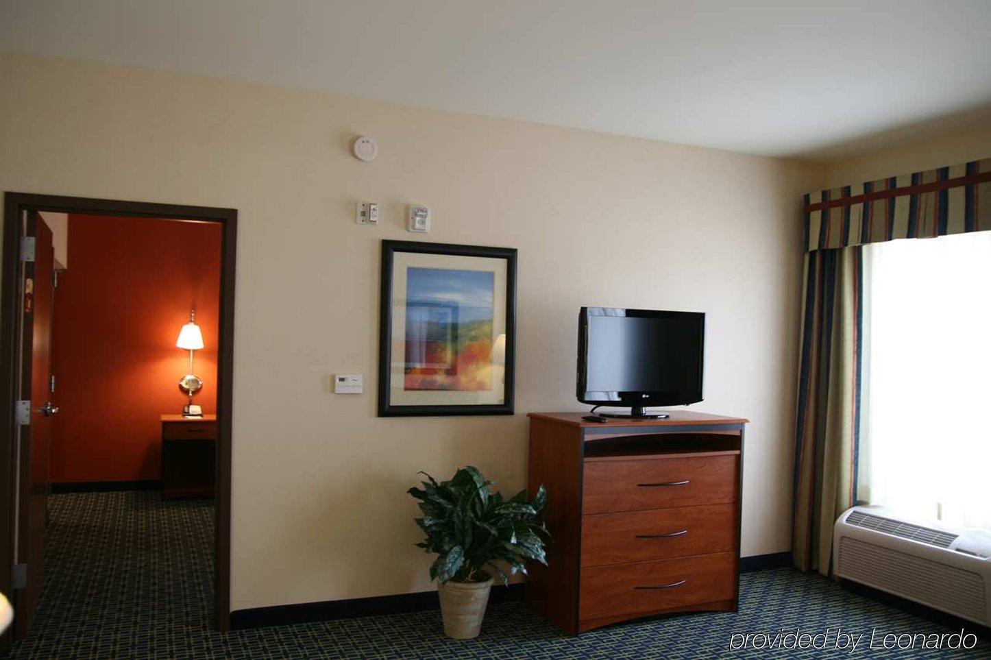 Hampton Inn & Suites Ridgecrest Room photo